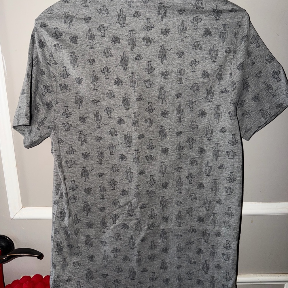 Amazon Essentials Gray Cactus Pattern T-Shirt - Picture 6 of 6